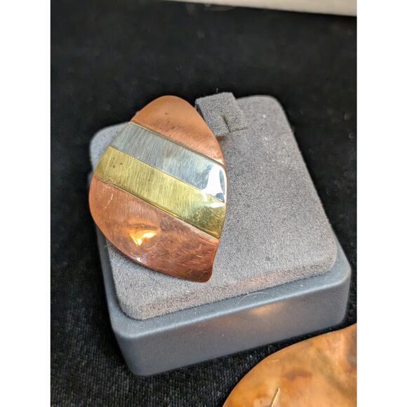 Vintage Mixed Metal Inlay 'Striped' Post Earrings - Picture 3 of 7